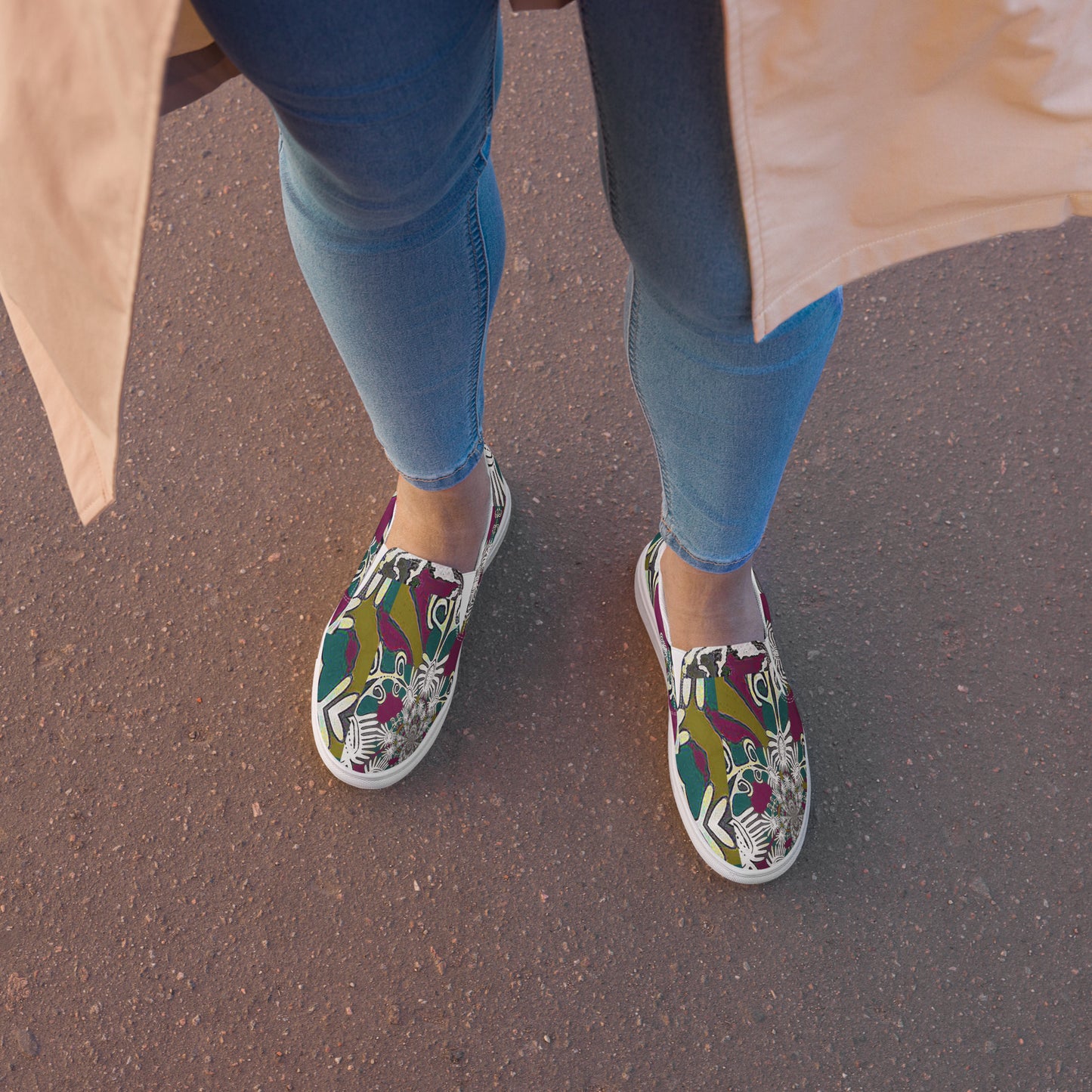 Women’s slip-on canvas shoes